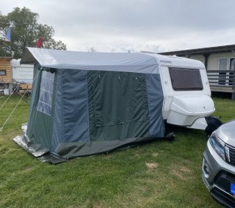 Karavan Newiadow 126 NN s predstanem